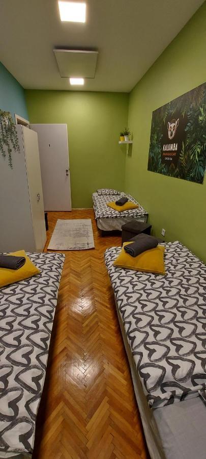 K21 Party Apartment Hotel With Inhouse Ruin Pub Budapest Bagian luar foto