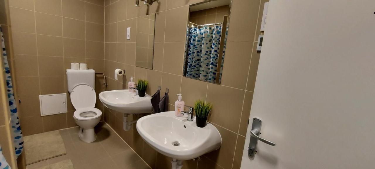 K21 Party Apartment Hotel With Inhouse Ruin Pub Budapest Bagian luar foto