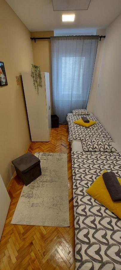 K21 Party Apartment Hotel With Inhouse Ruin Pub Budapest Bagian luar foto